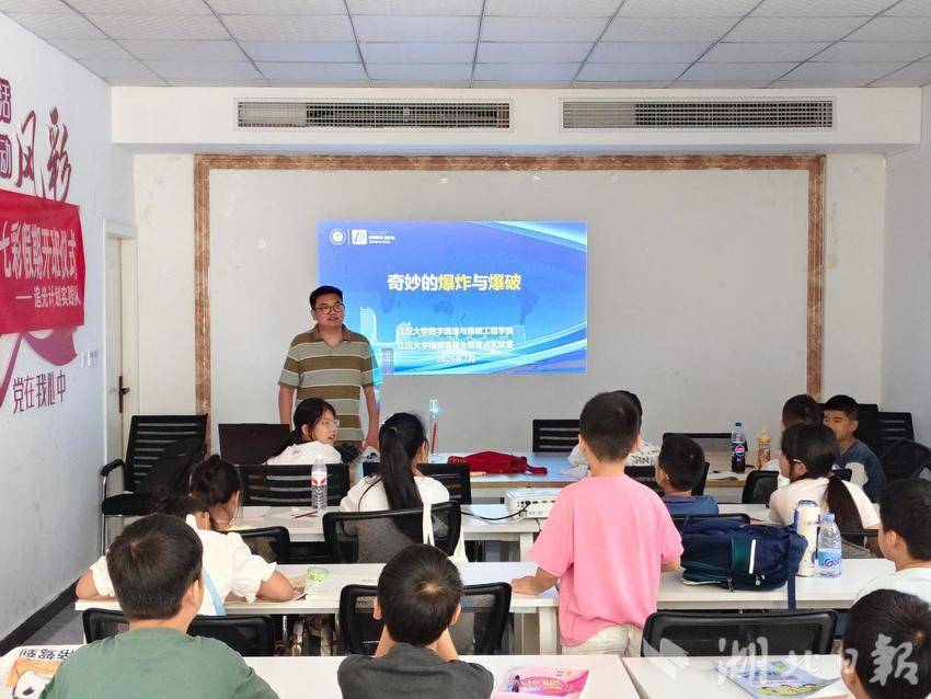 校地联动聚合力 科普托举七彩梦.docx