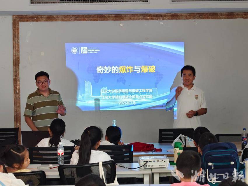 校地联动聚合力 科普托举七彩梦.docx