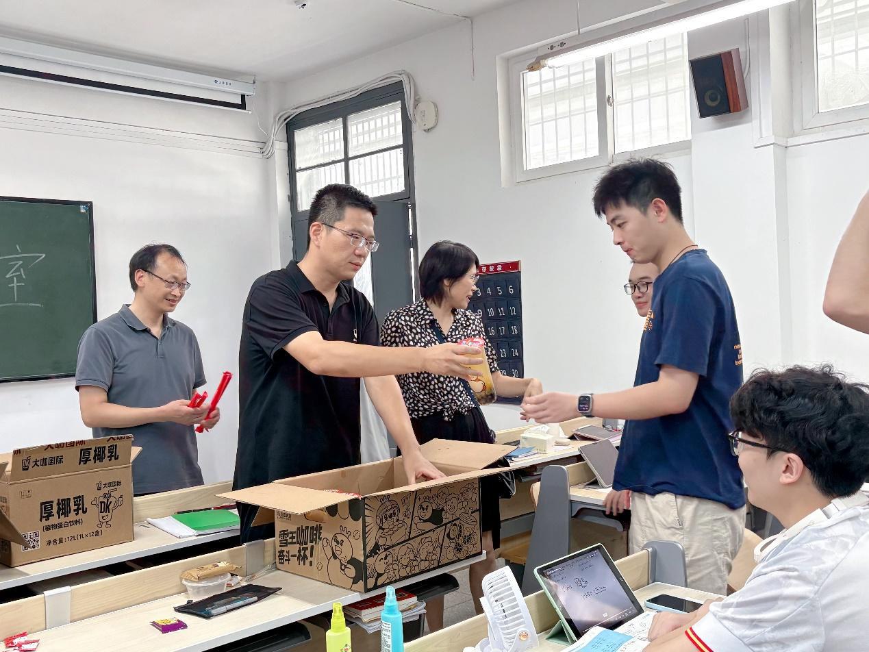 暑期慰问1.png