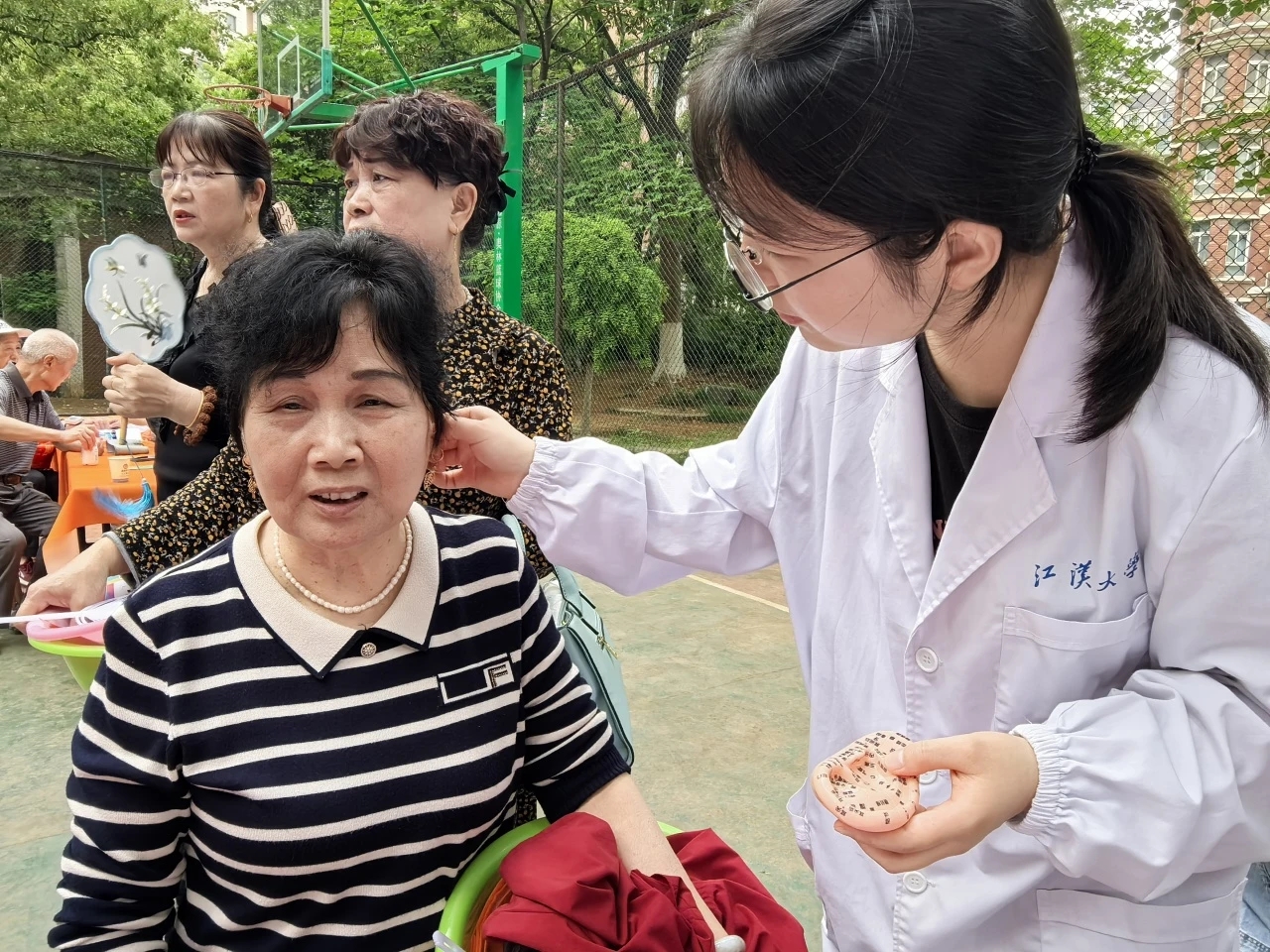 志愿服务活动1.jpg