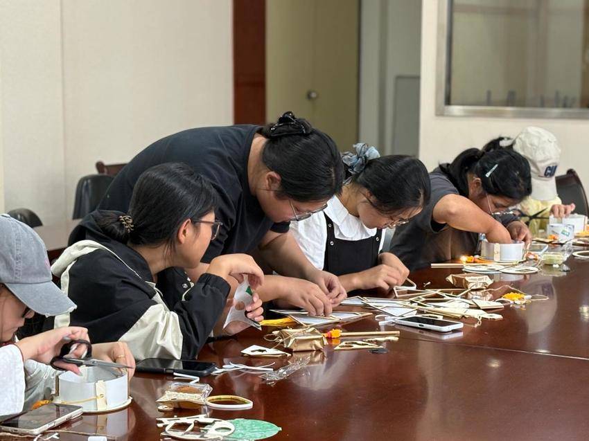 0924“语”你同行 籽籽同心——江汉大学外国语学院开展铸牢中华民族共同体意识系列活动.docx
